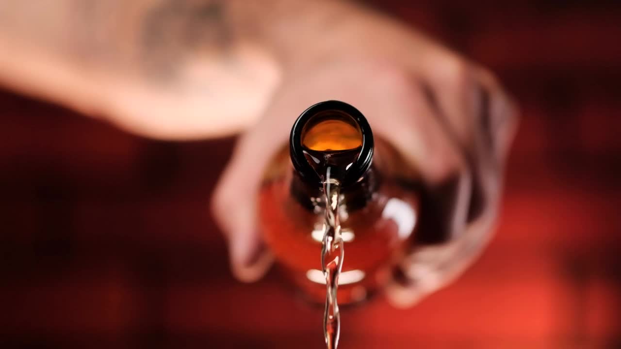 Video Stock Person Pouring Beer From A Glass Bottle Live Wallpaper Free - Free Download