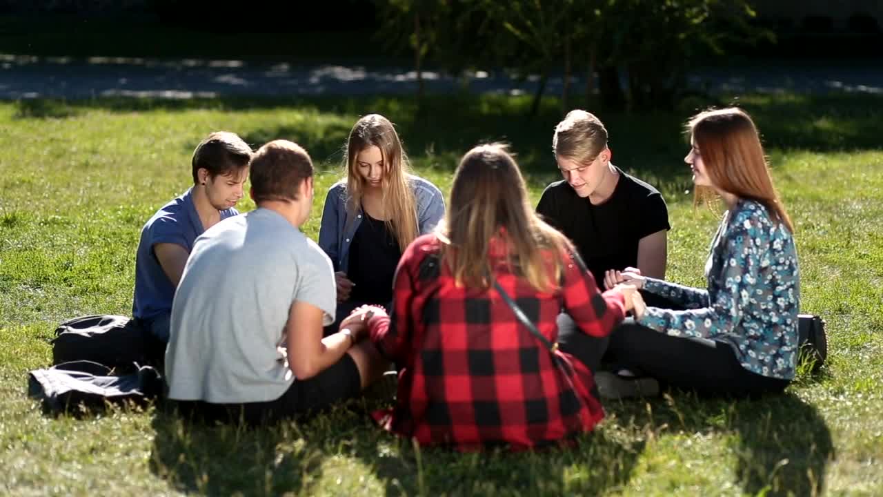 Video Stock Christian Friends Sitting In Prayer Live Wallpaper For PC - Free Download