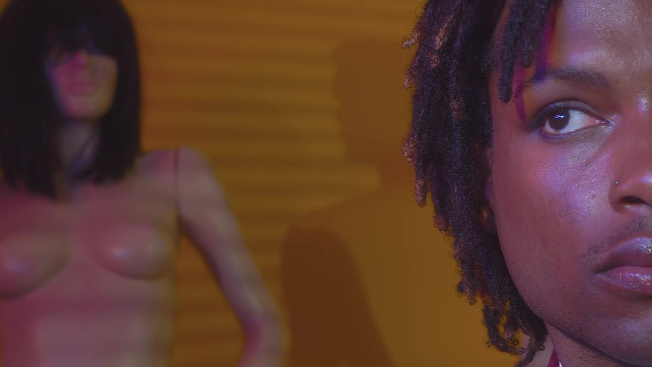 Stock Video Make Up Face Of A Man With Mannequins Behind Animated Wallpaper - Free Download