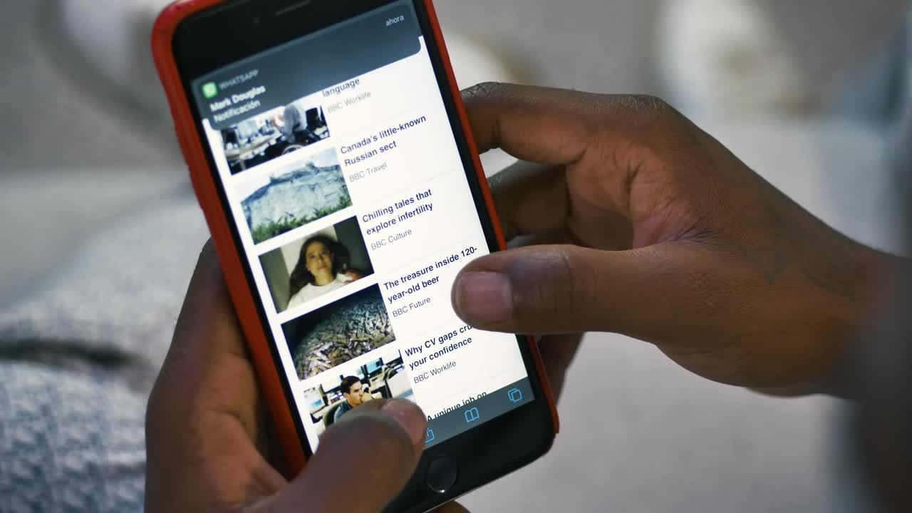 Stock Video Person Answering A Message Live Wallpaper - Free Download