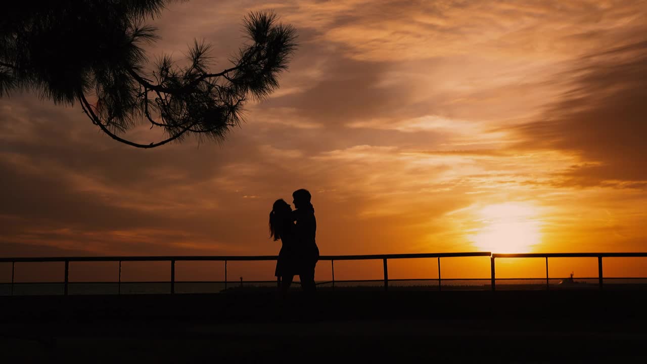 Stock Video Lovers Holding Each Other On A Romantic Sunset Animated Wallpaper - Free Download