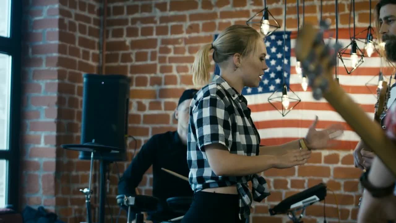Stock Video Music Band Having A Conflict Live Wallpaper - Free Download