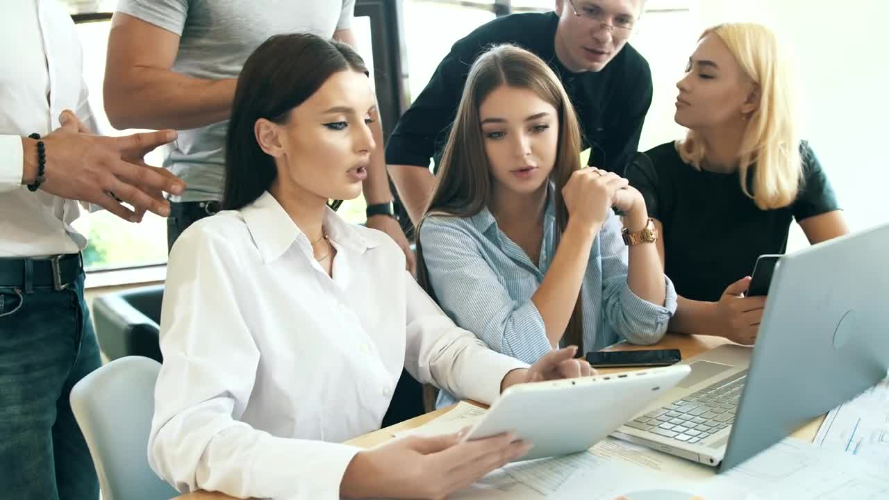 Free Stock Video Work Team Having A Meeting In The Office Live Wallpaper - Free Download