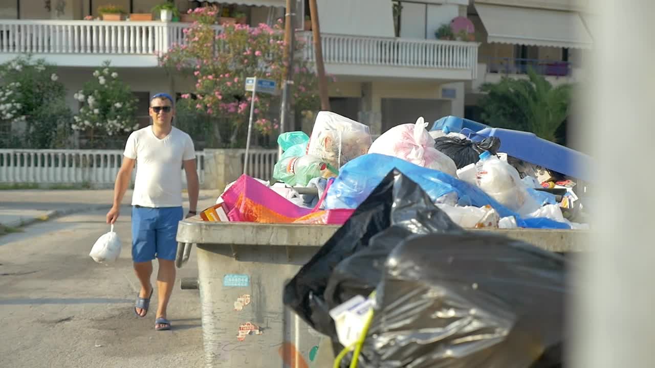 Free Video Stock throwing a bag into the trash Live Wallpaper - Free Download