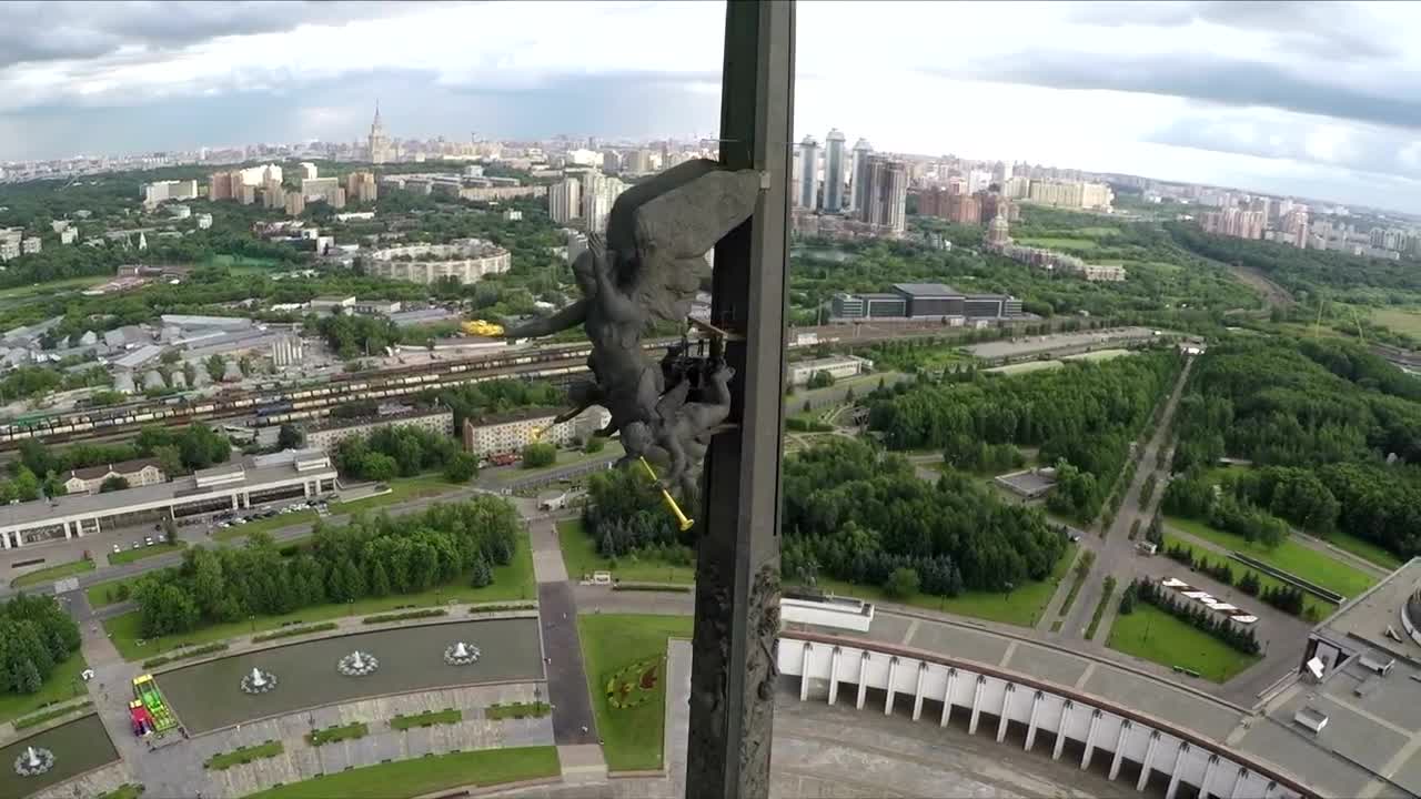 Stock Footage Winged Statue In Moscow Live Wallpaper - Free Download