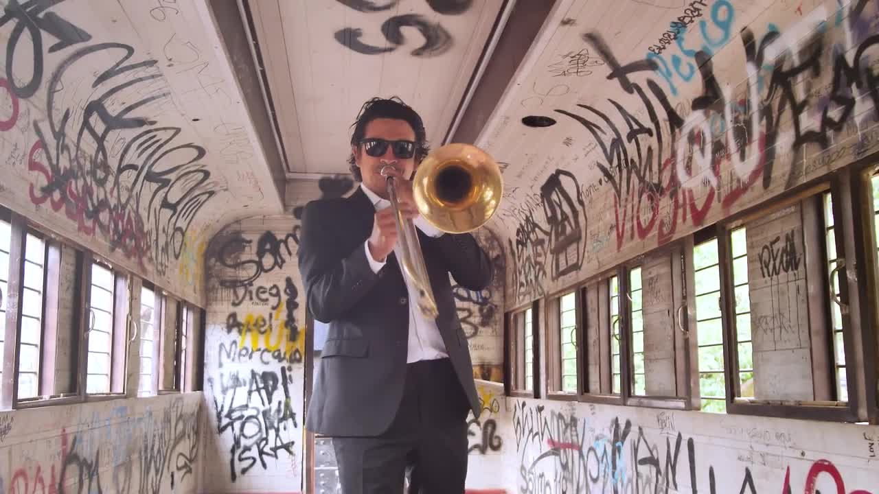 Free Stock Video Trombone Musician In A Train Car Live Wallpaper - Free Download