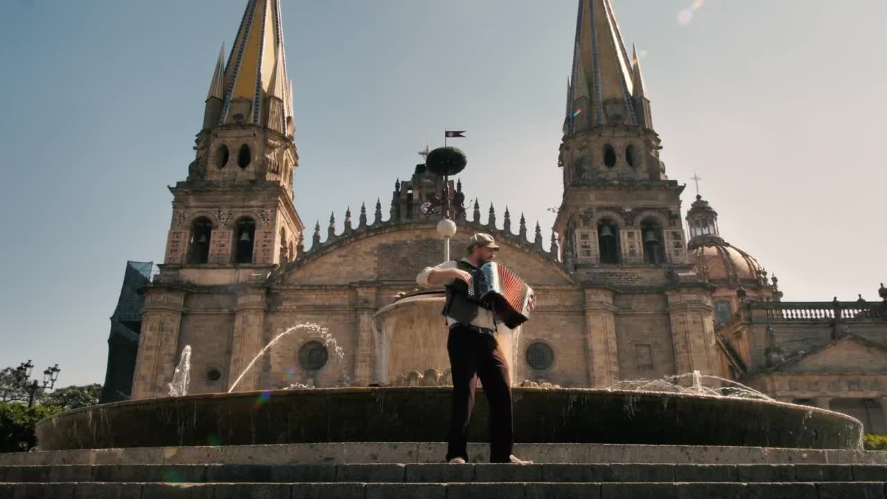 Stock Video Man Plays An Accordion In Front Of A Fountai Animated Wallpaper - Free Download