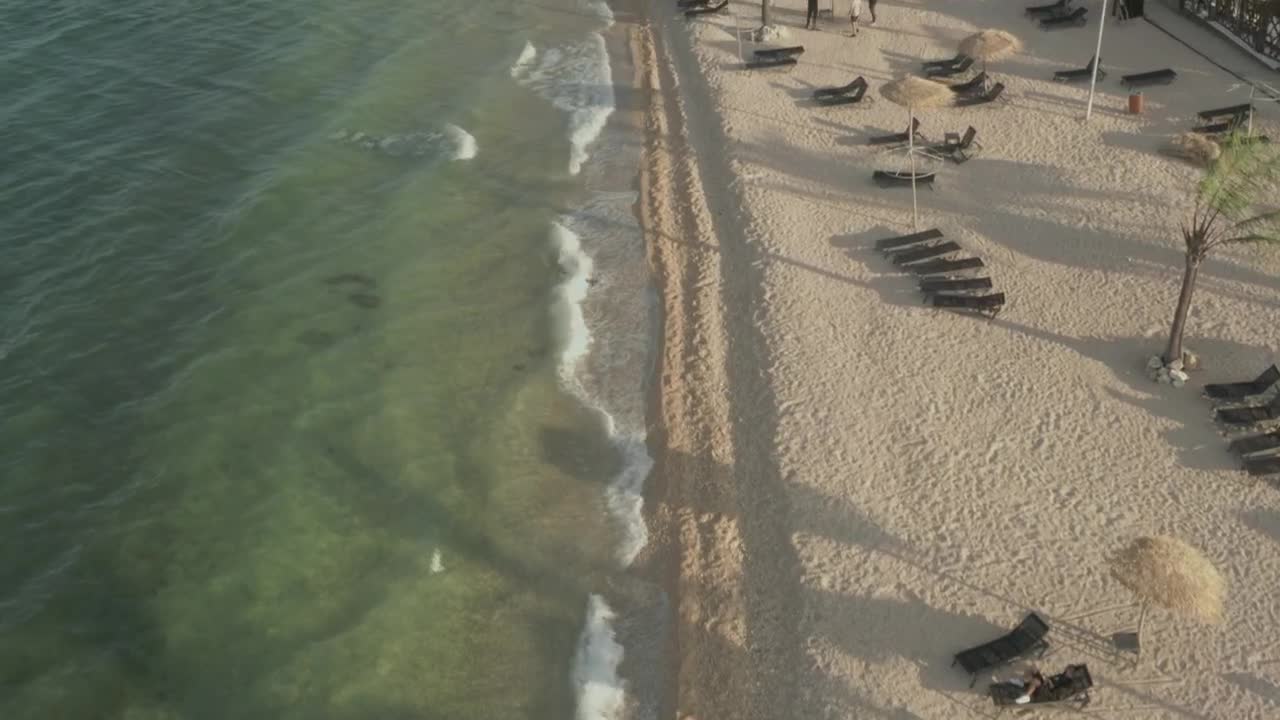 Free Video Stock tour of a tourist beach with crystal clear water Live Wallpaper - Free Download