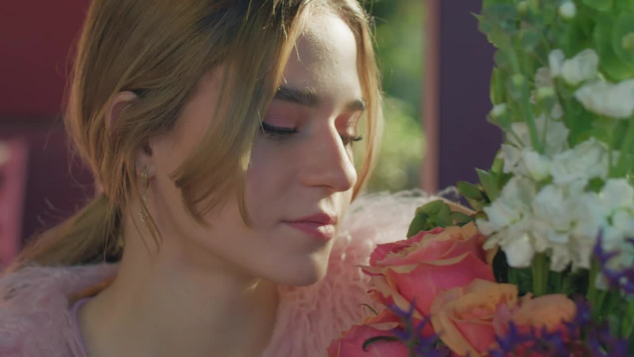 Free Stock Video Young Woman Smells Her Flower Bouquet Live Wallpaper - Free Download