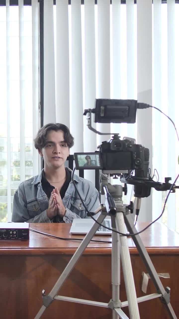 Stock Video Behind The Scenes Of A Speaker Talking On Camera Live Wallpaper For PC - Free Download