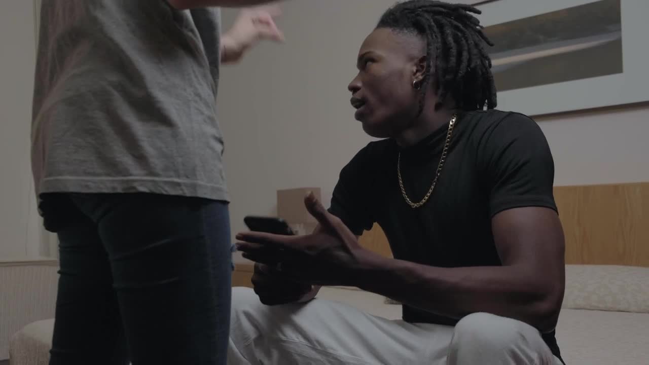Stock Video Man And Woman Arguing In A Room Animated Wallpaper - Free Download