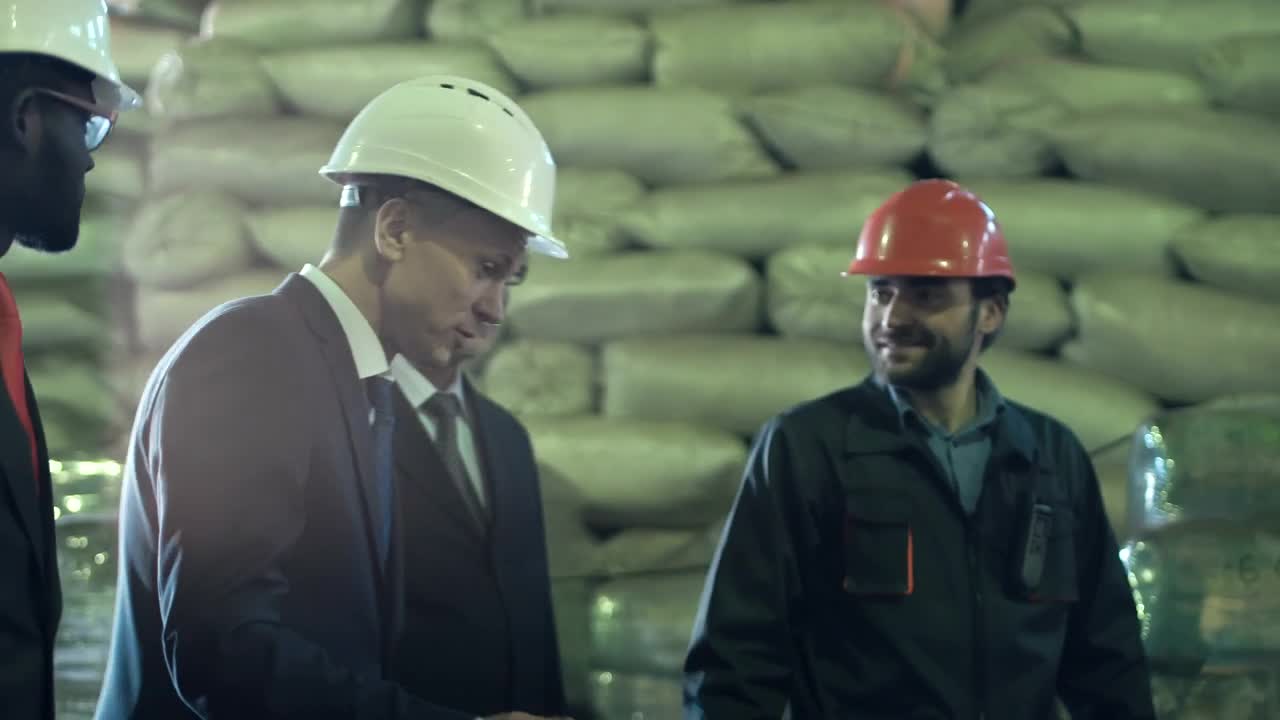 Stock Video Meeting Of Business People While Walkin Animated Wallpaper - Free Download