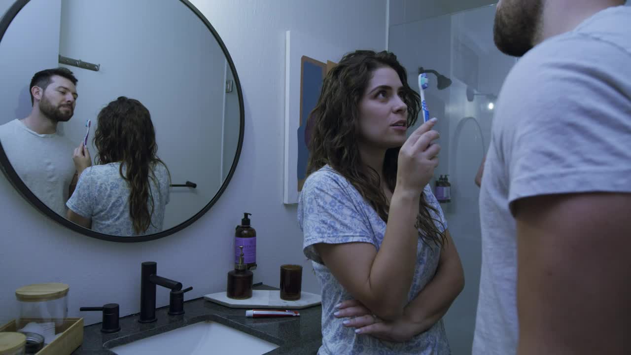 Free Stock Video Romantic Couple Brushing Their Teeth Together Live Wallpaper - Free Download