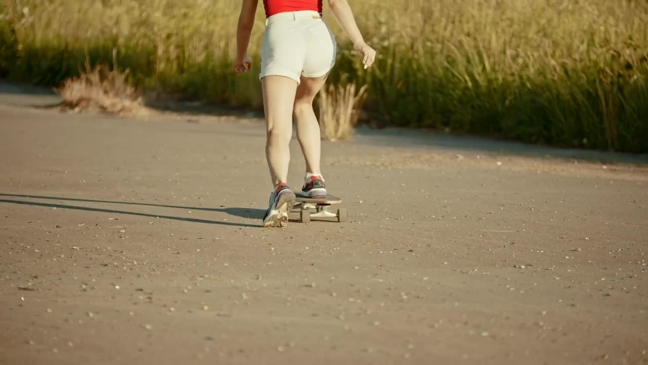 Free Stock Video Young Woman Skating In The Street Live Wallpaper - Free Download