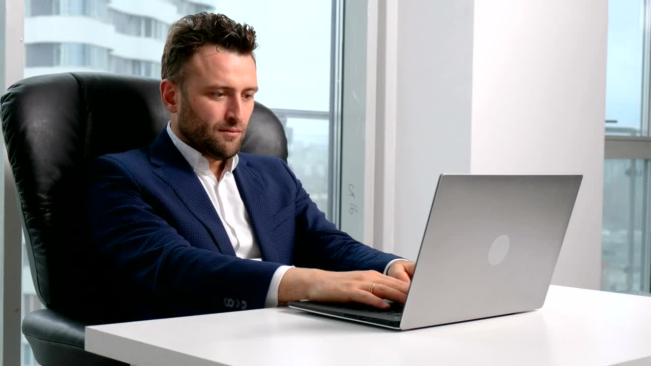 Video Stock Businessman Working On A Laptop At His Desktop Live Wallpaper For PC - Free Download