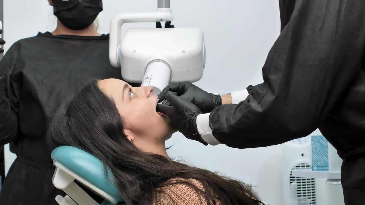 Stock Video Dentist Finishing A Consultation Live Wallpaper For PC - Free Download