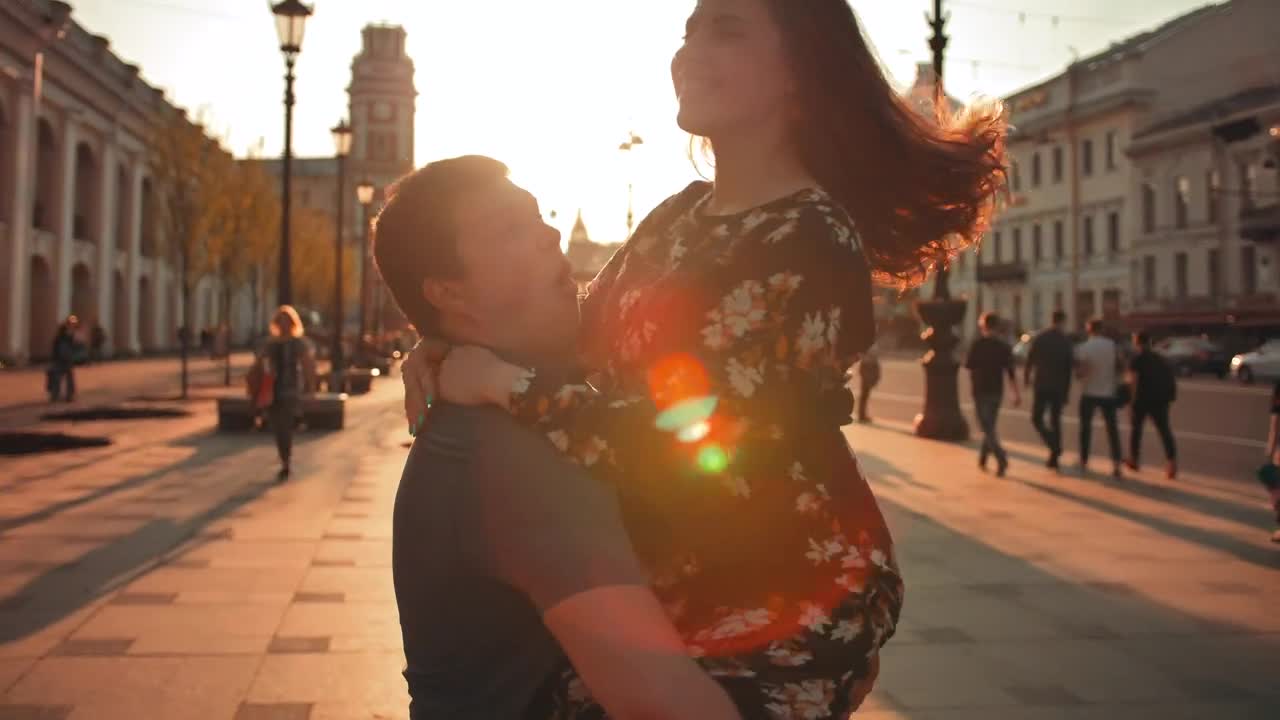 Stock Video Man Carrying His Girlfriend In The City Animated Wallpaper - Free Download