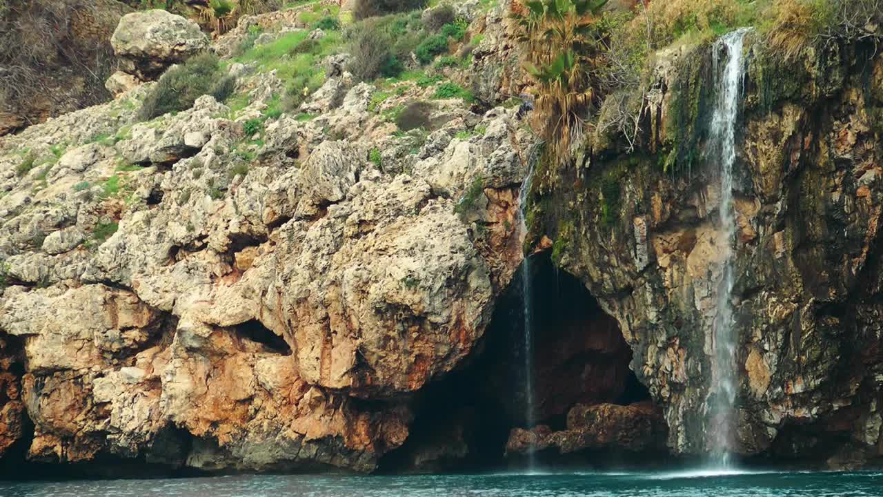 Free Stock Video Waterfall On A Rocky Shoreline By The Sea Live Wallpaper - Free Download