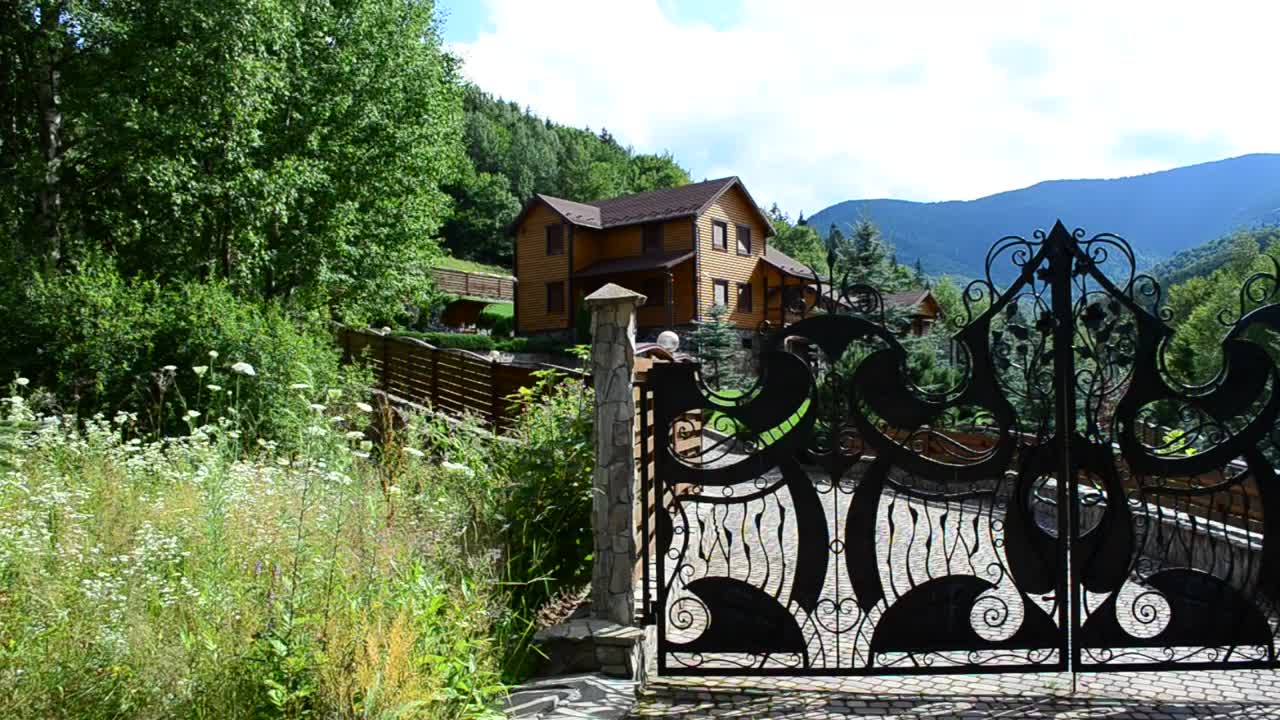 Stock Video Gateway Leading To A Country House Live Wallpaper For PC - Free Download
