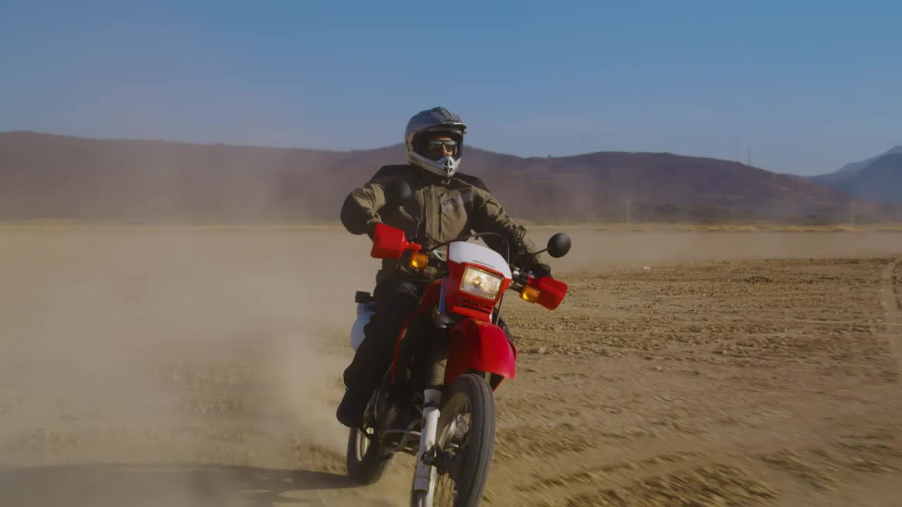 Stock Video Motorcyclist In The Desert Live Wallpaper - Free Download