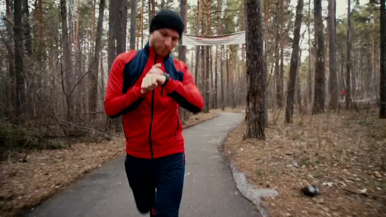 Free Stock Video Runner In Forest Checks Heart Rate On Smartwatch Live Wallpaper - Free Download