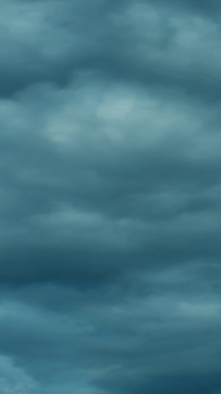 Free Video Stock thick clouds speeding in the sky with the wind Live Wallpaper - Free Download