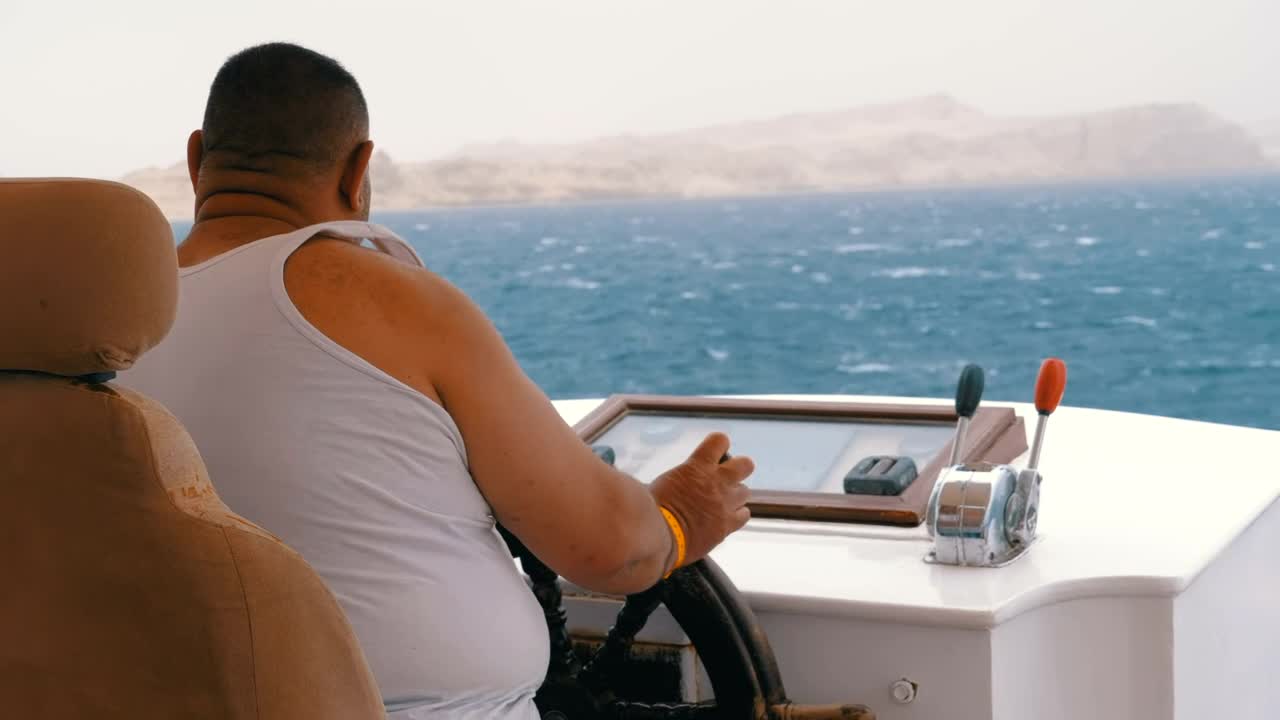 Video Stock Captain Sailing A Yatch In The Sea Live Wallpaper For PC - Free Download