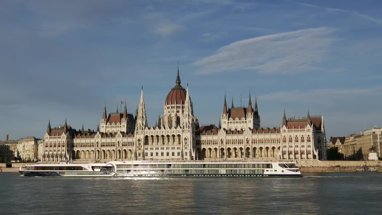 Stock Video Parliament Building And Cruise Ships Live Wallpaper - Free Download