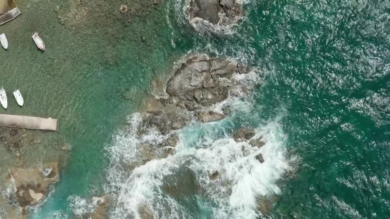 Free Stock Video Waves Breaking The Rocky Seashore Of A Tourist Port Live Wallpaper - Free Download