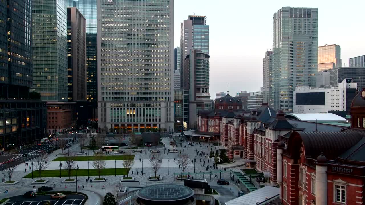 Video Stock Plaza In The Middle Of A City Of Tall Buildings Live Wallpaper Free - Free Download