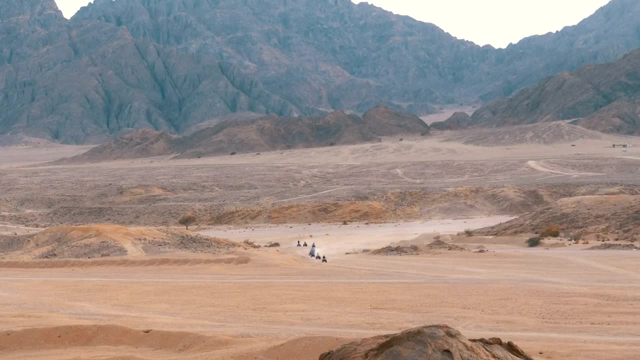 Video Stock Quad Bikes Gang Crossing The Desert Live Wallpaper Free - Free Download