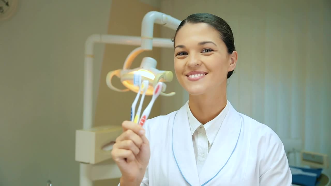 Free Video Stock thumb up of a dentist showing toothbrushes Live Wallpaper - Free Download