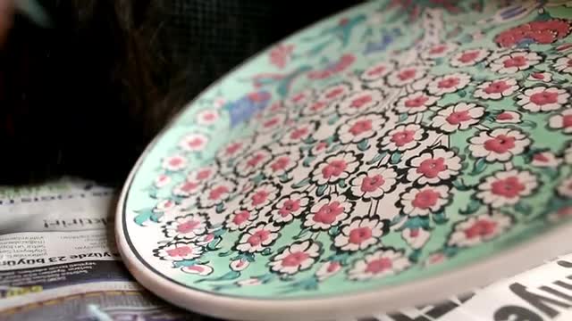 Free Stock Video Woman Painting Flowers Hand On A Large Plate Smalllive Wallpaper - Free Download