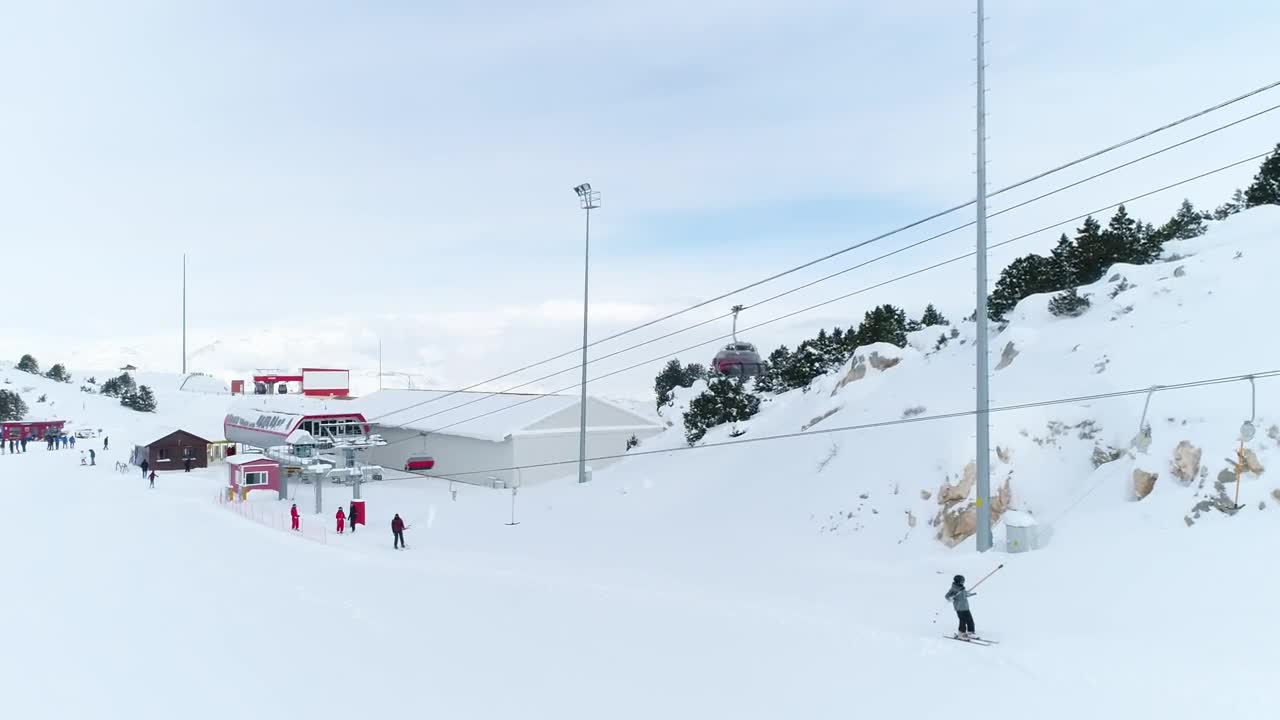 Free Video Stock Skiers Going Up Hill Live Wallpaper - Free Download