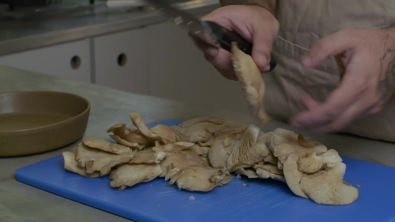 Video Stock Chef Chopping Mushrooms In The Kitchen Live Wallpaper For PC - Free Download