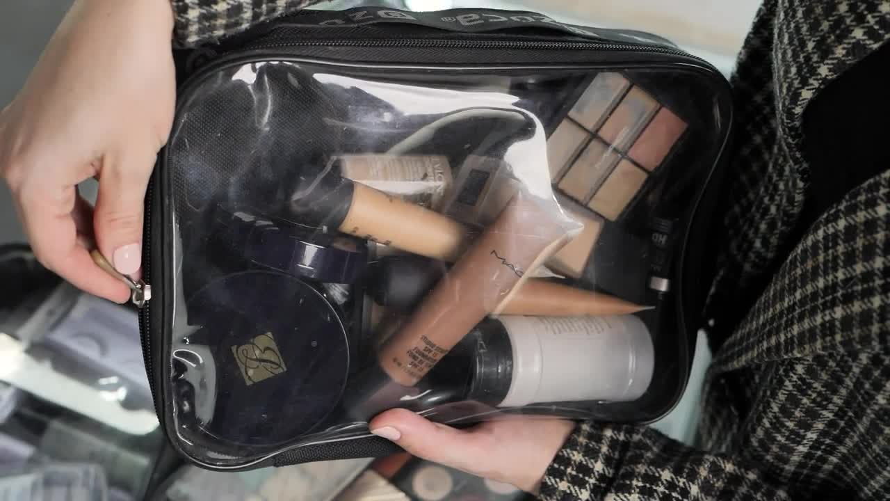 Free Stock Video Woman Opening A Bag With Makeup Live Wallpaper - Free Download