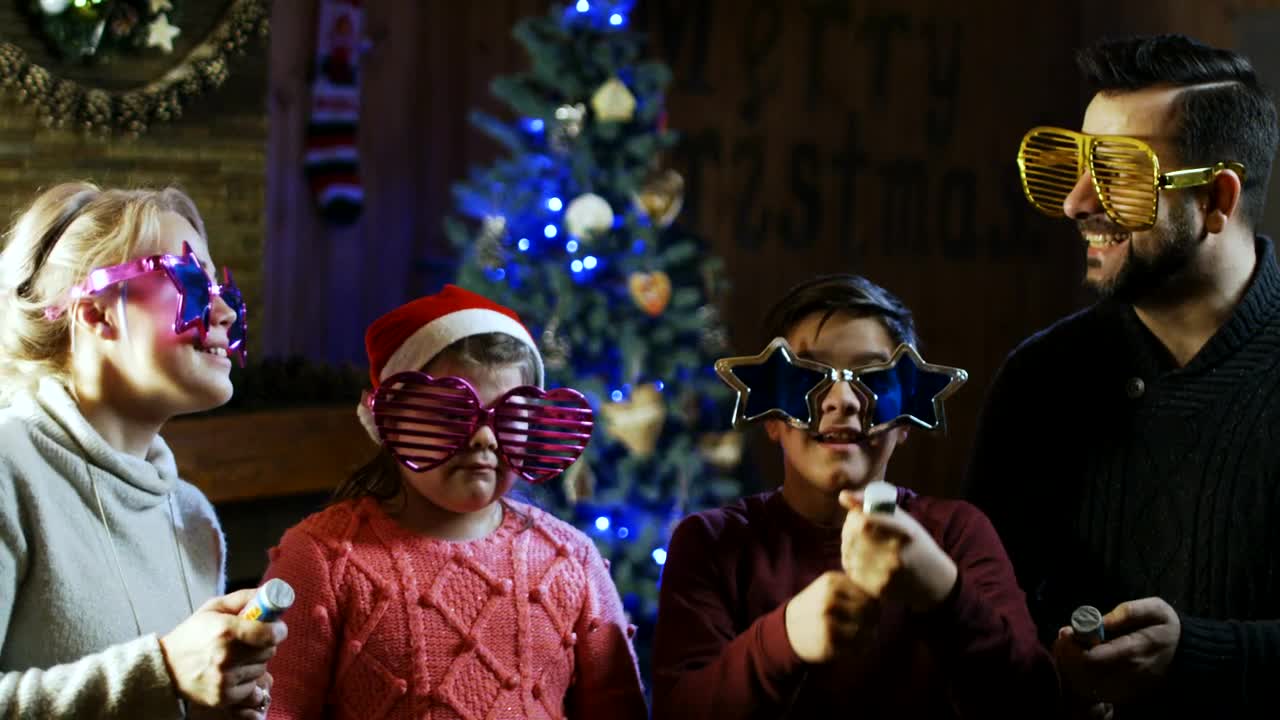 Stock Video Family Celebrating New Years Eve Live Wallpaper For PC - Free Download