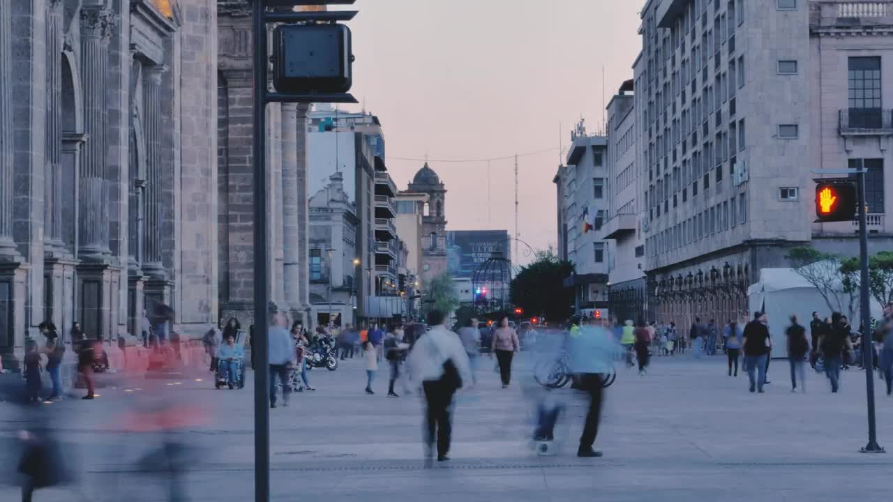Free Video Stock Street With People Walking At Dusk Live Wallpaper - Free Download