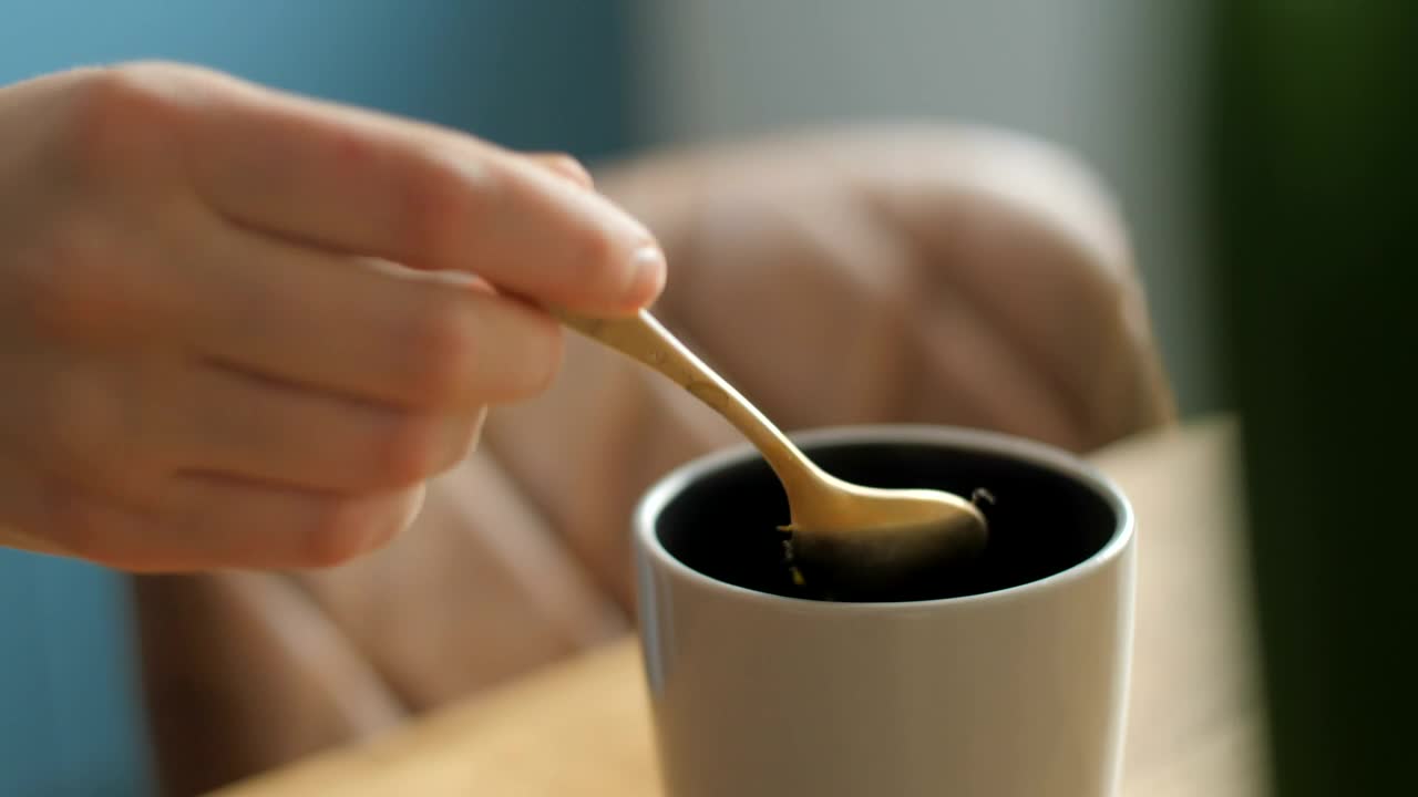 Stock Video Making Tea Process Animated Wallpaper - Free Download