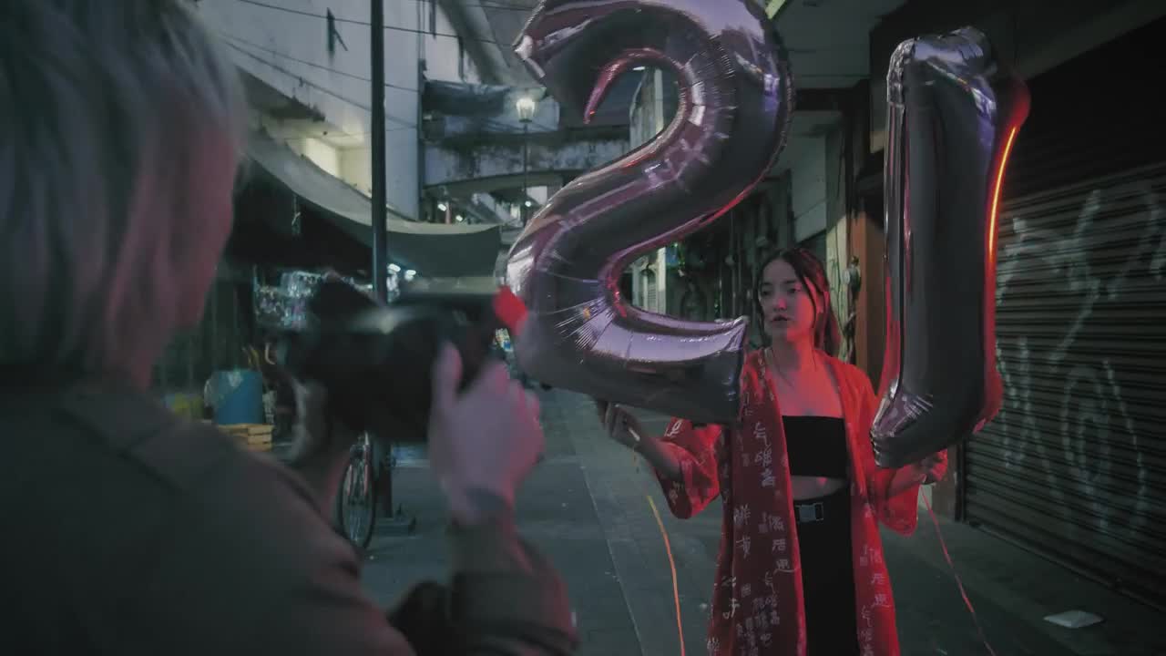 Video Stock Photographing A Girl With Numbered Balloons Live Wallpaper Free - Free Download