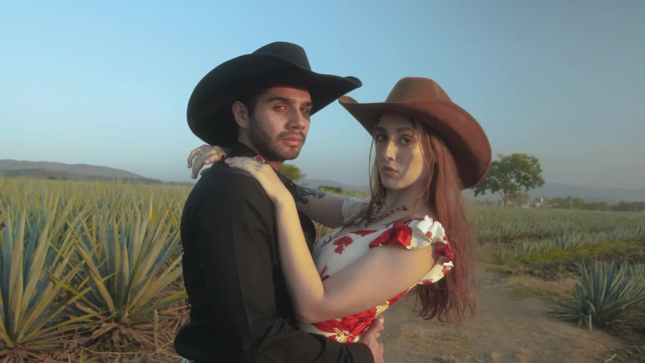 Free Stock Video Romantic Couple With Mexican Style In A Sunny Field Live Wallpaper - Free Download