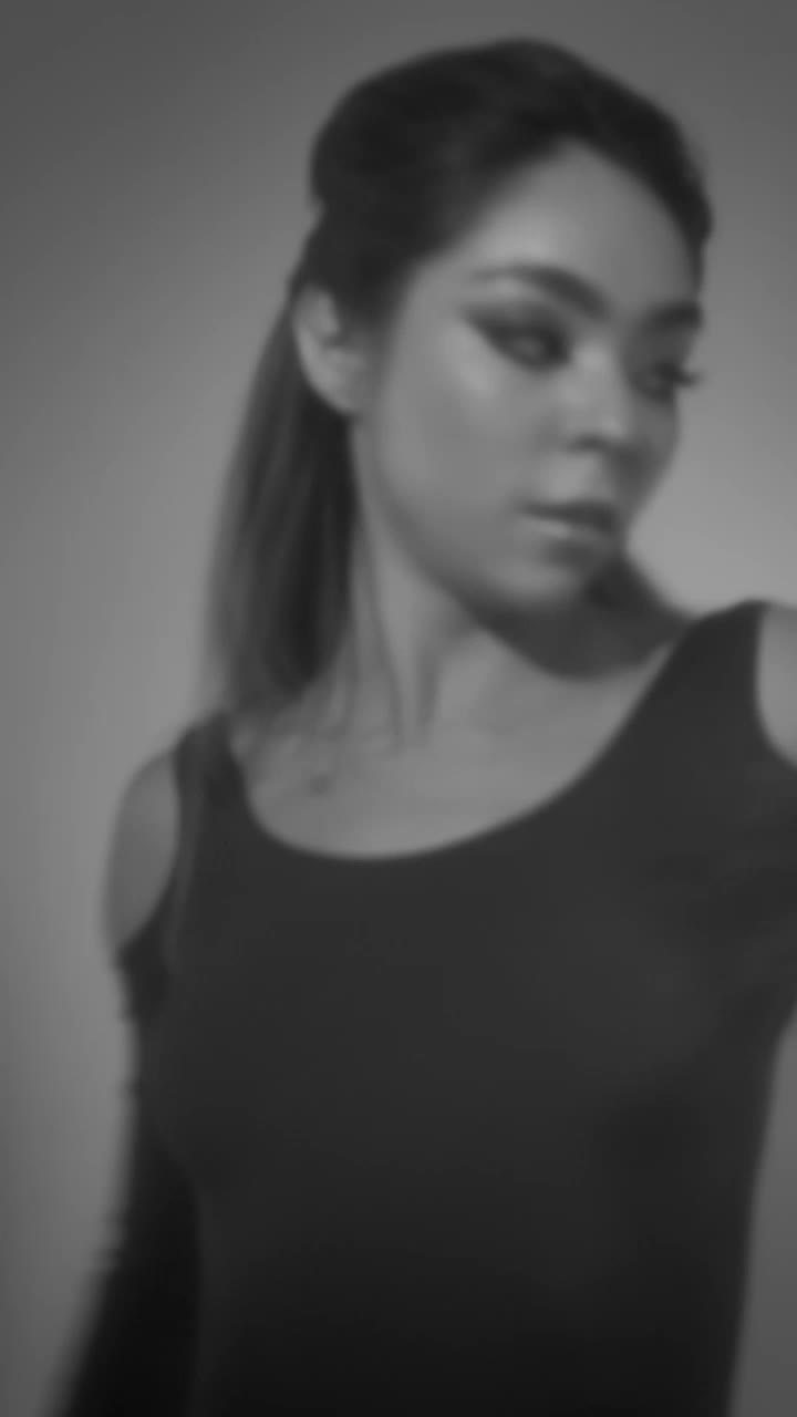 Video Stock Portrait Of A Skillful Ballerina In Black And White Live Wallpaper Free - Free Download