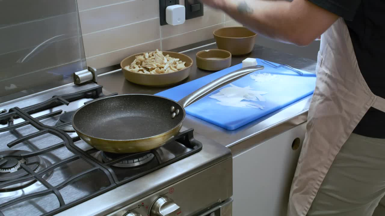 Video Stock Chef Preparing Mushrooms In A Kitchen Live Wallpaper For PC - Free Download