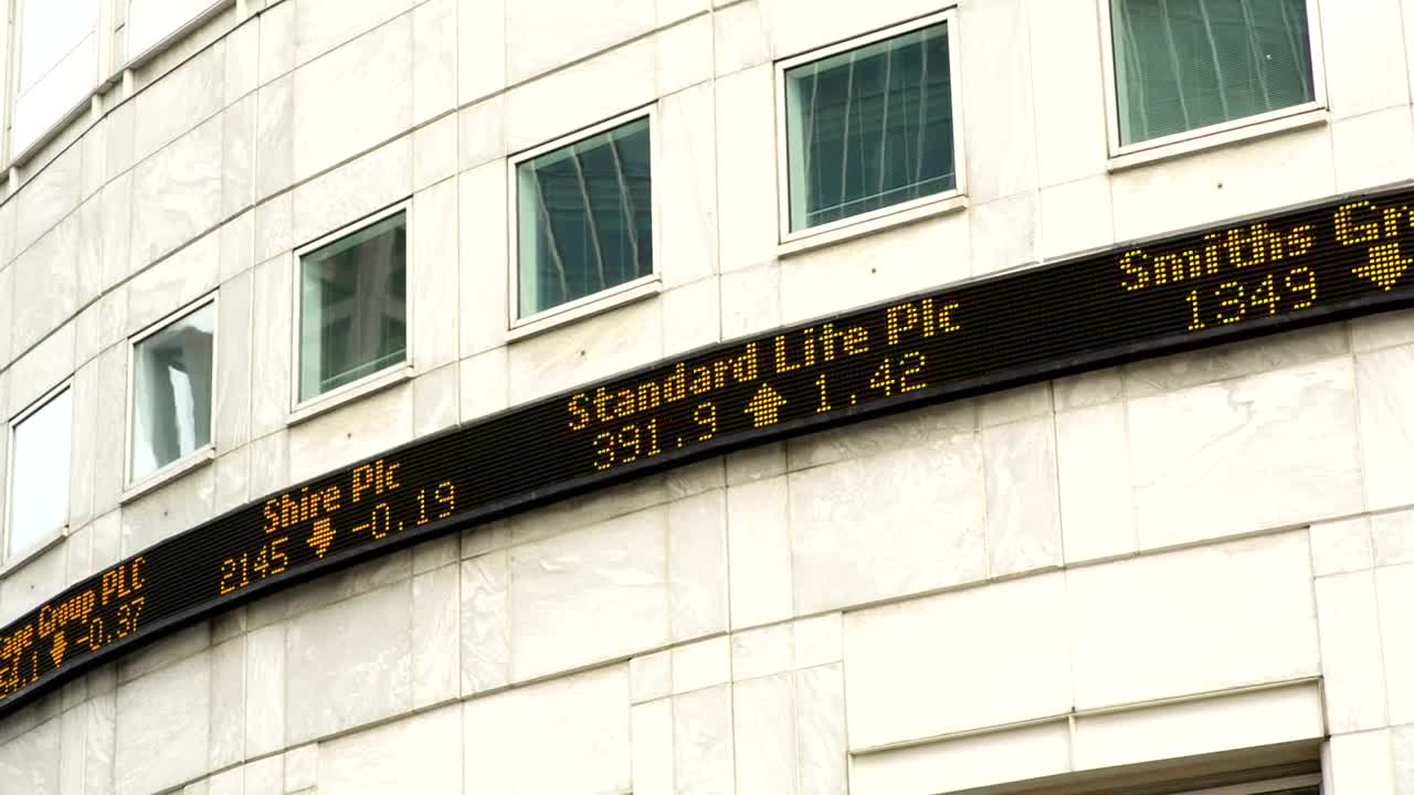 Stock Video Electronic Ticker In The Street Live Wallpaper For PC - Free Download