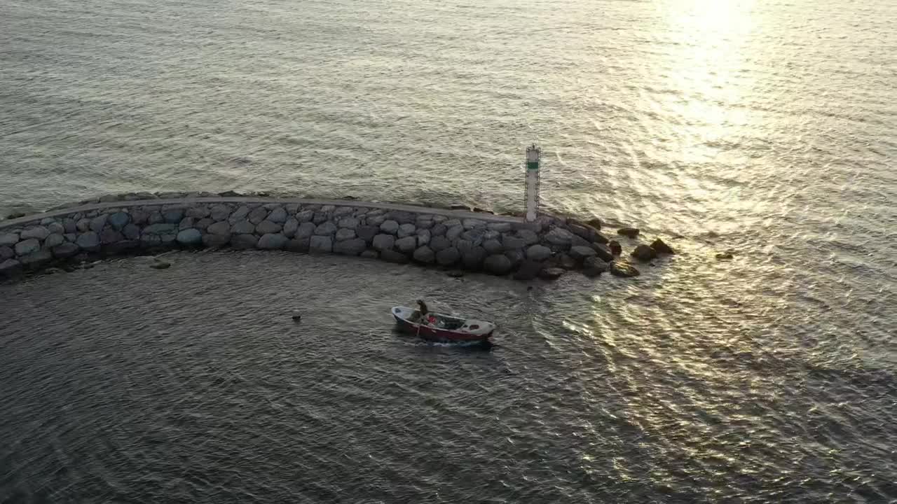 Free Video Stock Small Lighthouse On The Rocks Live Wallpaper - Free Download