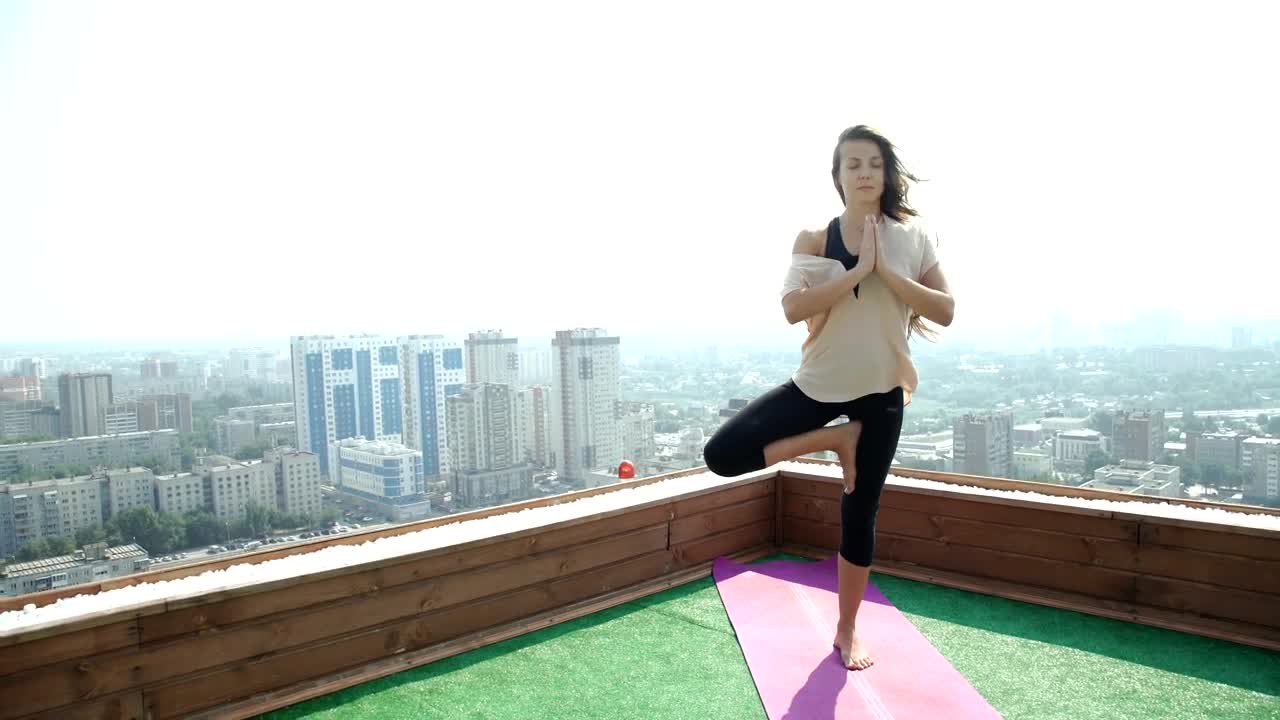 Free Stock Video Young Woman Practicing Yoga In The Rooftop Live Wallpaper - Free Download