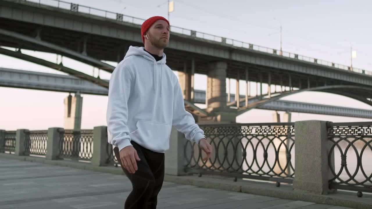 Free Stock Video Runner Does Stretch Routine With City Bridge In Background Live Wallpaper - Free Download