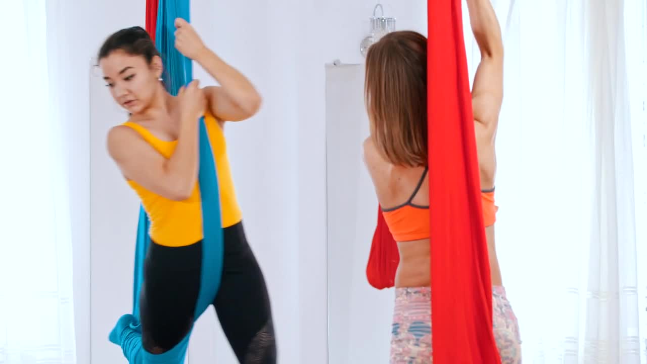 Free Stock Video Women Doing Aerial Dance With Fabrics Live Wallpaper - Free Download