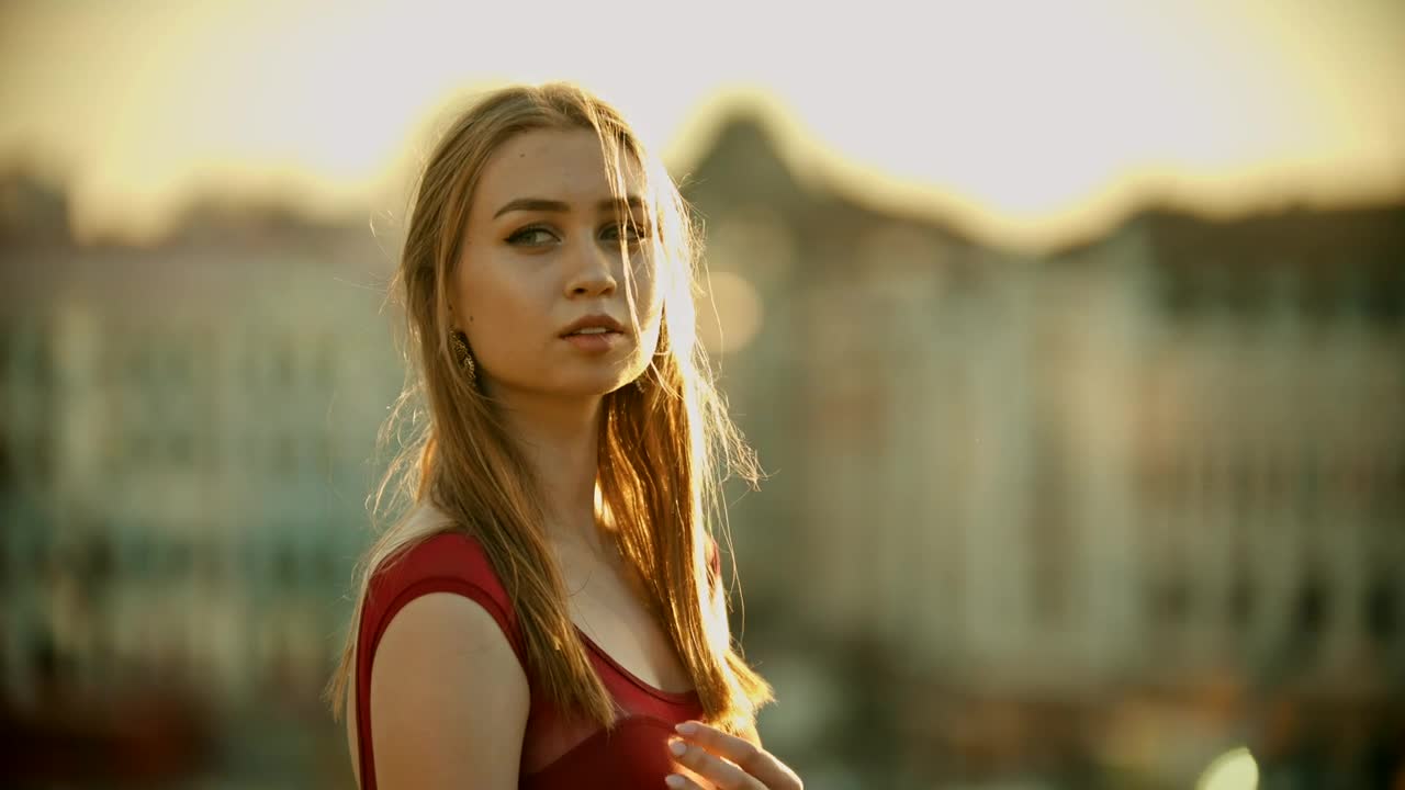 Video Stock Captivating Girl At Sunset High Up In A City Live Wallpaper For PC - Free Download