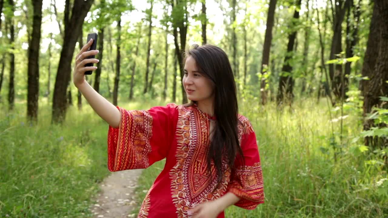 Free Video Stock taking a selfie in a forest Live Wallpaper - Free Download